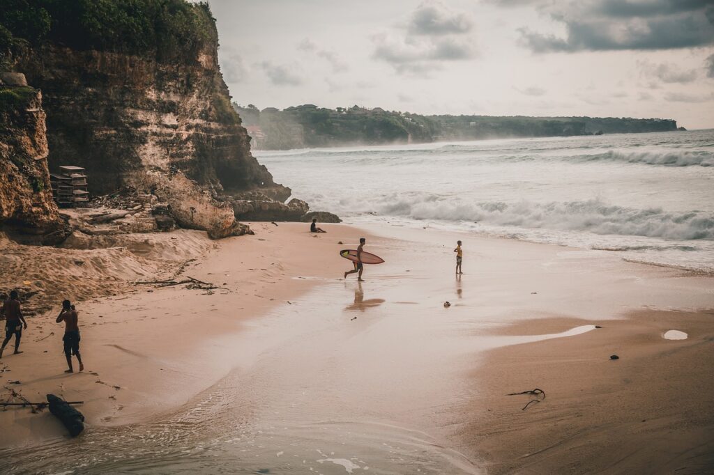 Bali: Weather, Seasons, and Surfing